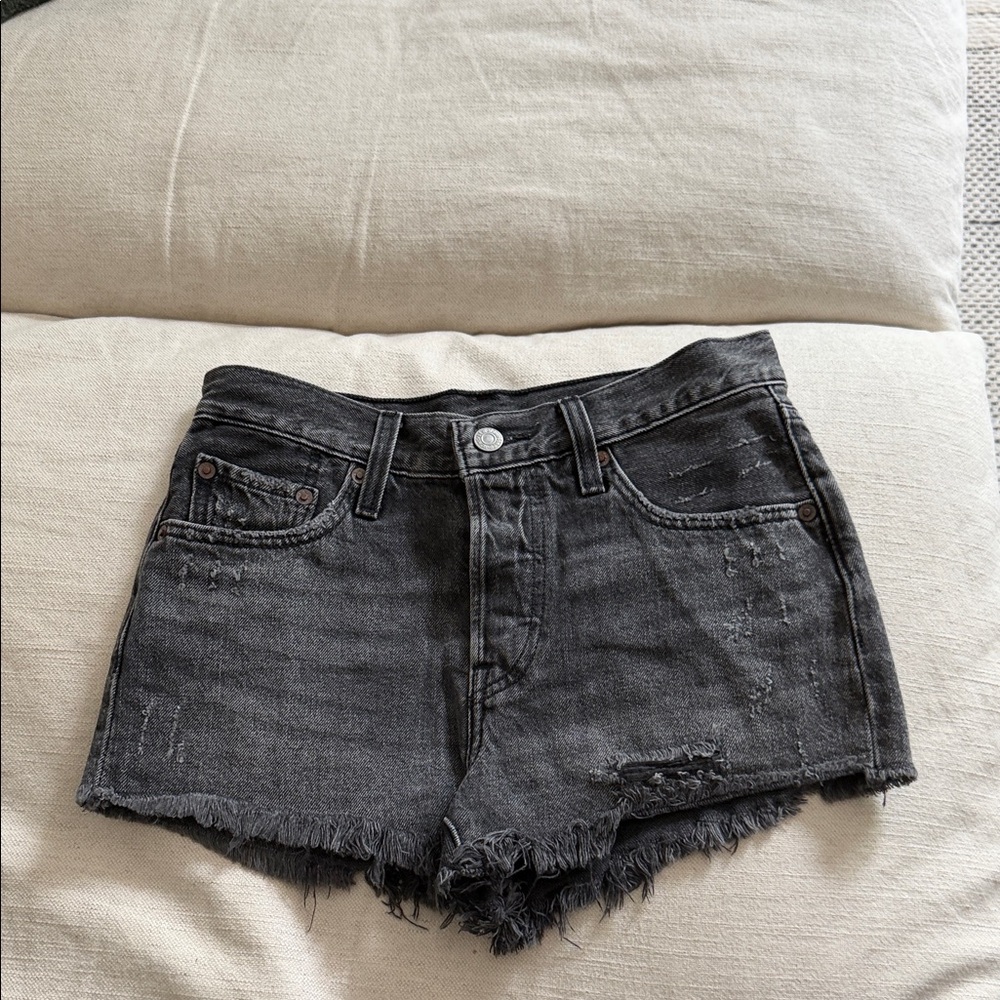 Levi’s cut off shorts